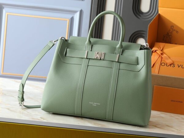 Luxury LV Handbag M23153