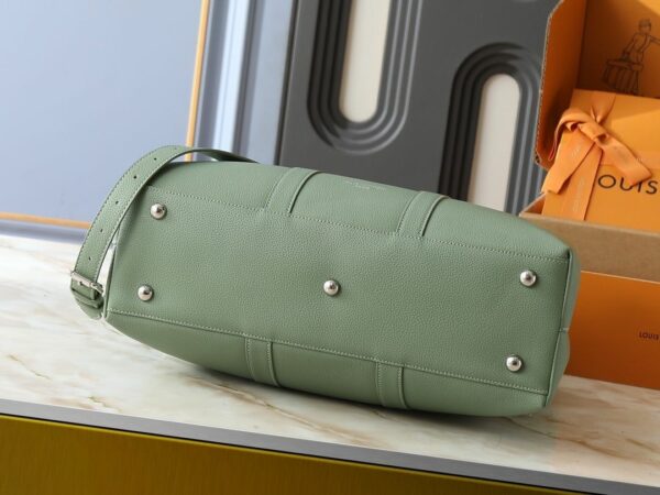 Luxury LV Handbag M23153