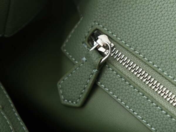 Luxury LV Handbag M23153