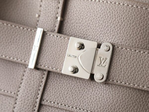 Luxury LV Handbag M23153