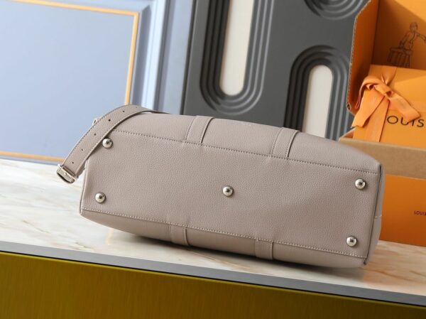 Luxury LV Handbag M23153