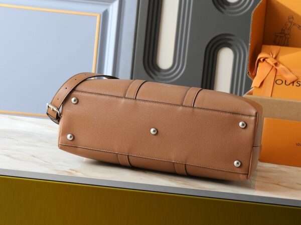 Luxury LV Handbag M23153