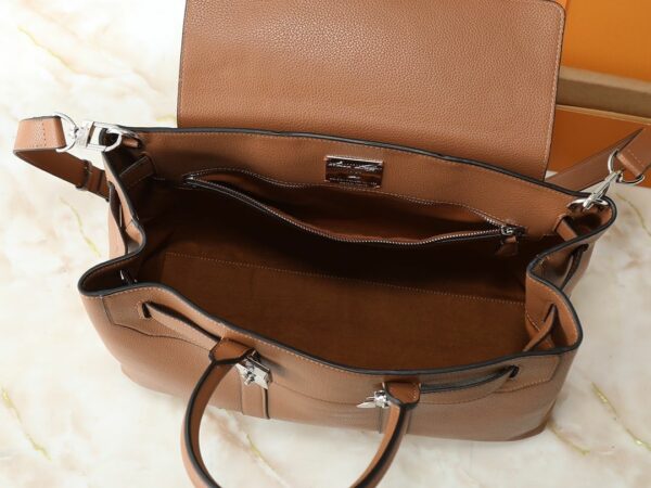 Luxury LV Handbag M23153