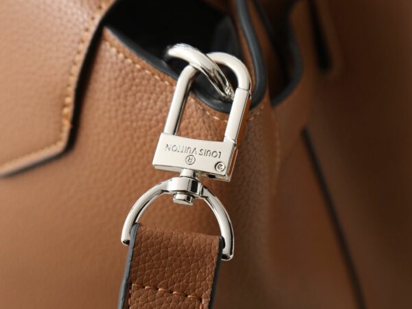 Luxury LV Handbag M23153