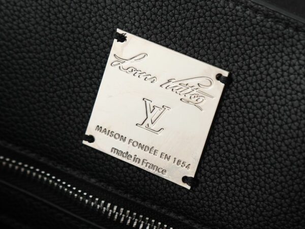 Luxury LV Handbag M23153