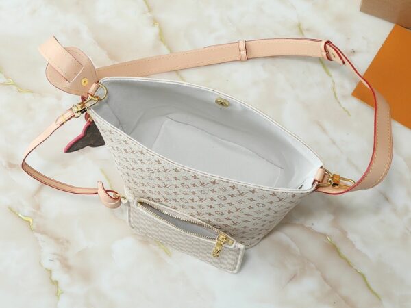 Luxury LV Handbag M15130