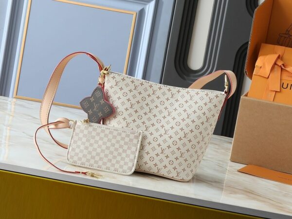 Luxury LV Handbag M15130