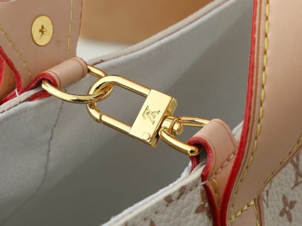 Luxury LV Handbag M15130