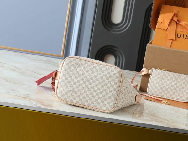 Luxury LV Handbag M15130
