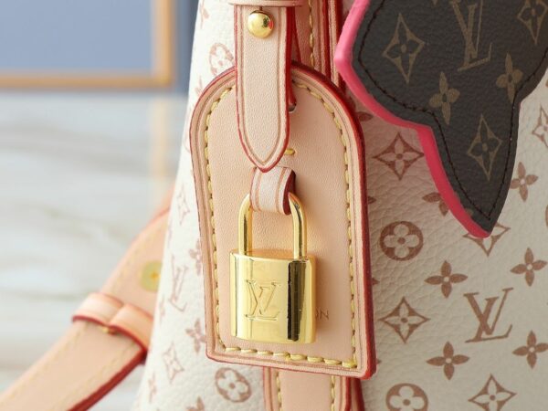 Luxury LV Handbag M15130