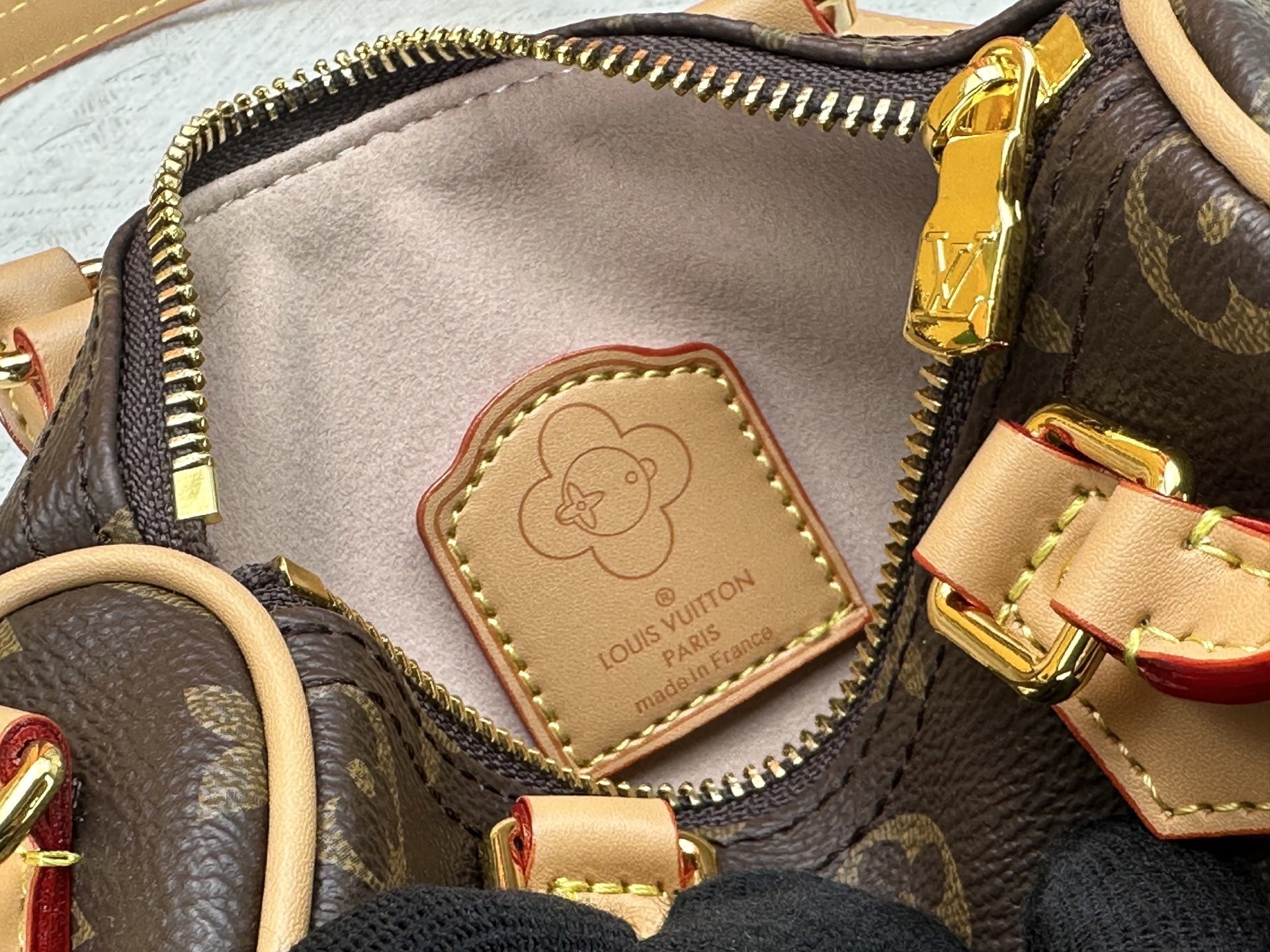 Luxury LV Handbag M81085-M15330 Luxury LV Handbag M81085-M15330