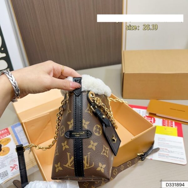 Stylish Fashion Carry LV Handbag LV2510213