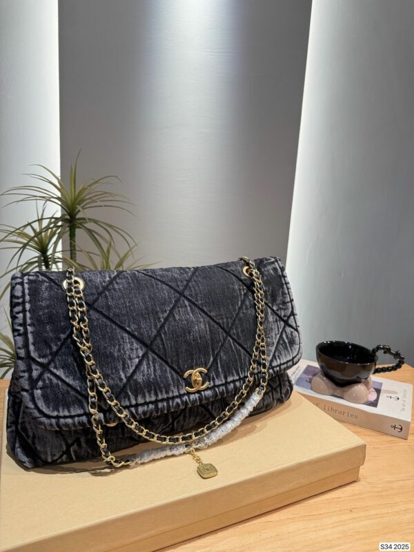 Stylish Fashion Carry CN Handbag 2025