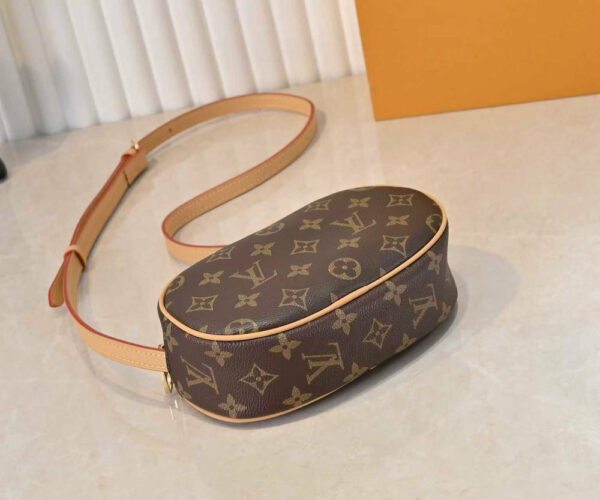 Chic Charm LV Handbag M25549