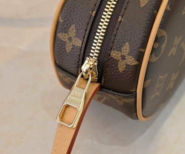 Chic Charm LV Handbag M25549