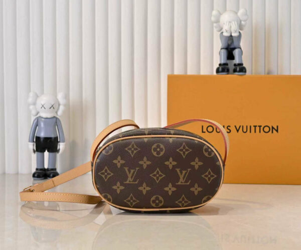 Chic Charm LV Handbag M25549