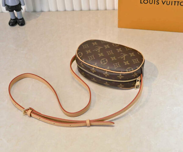 Chic Charm LV Handbag M25549