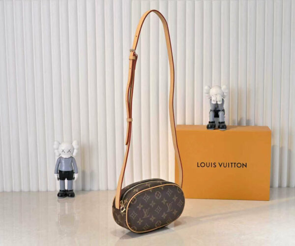 Chic Charm LV Handbag M25549