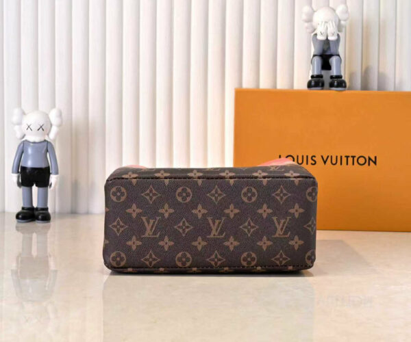 Chic Charm LV Handbag M13940-1