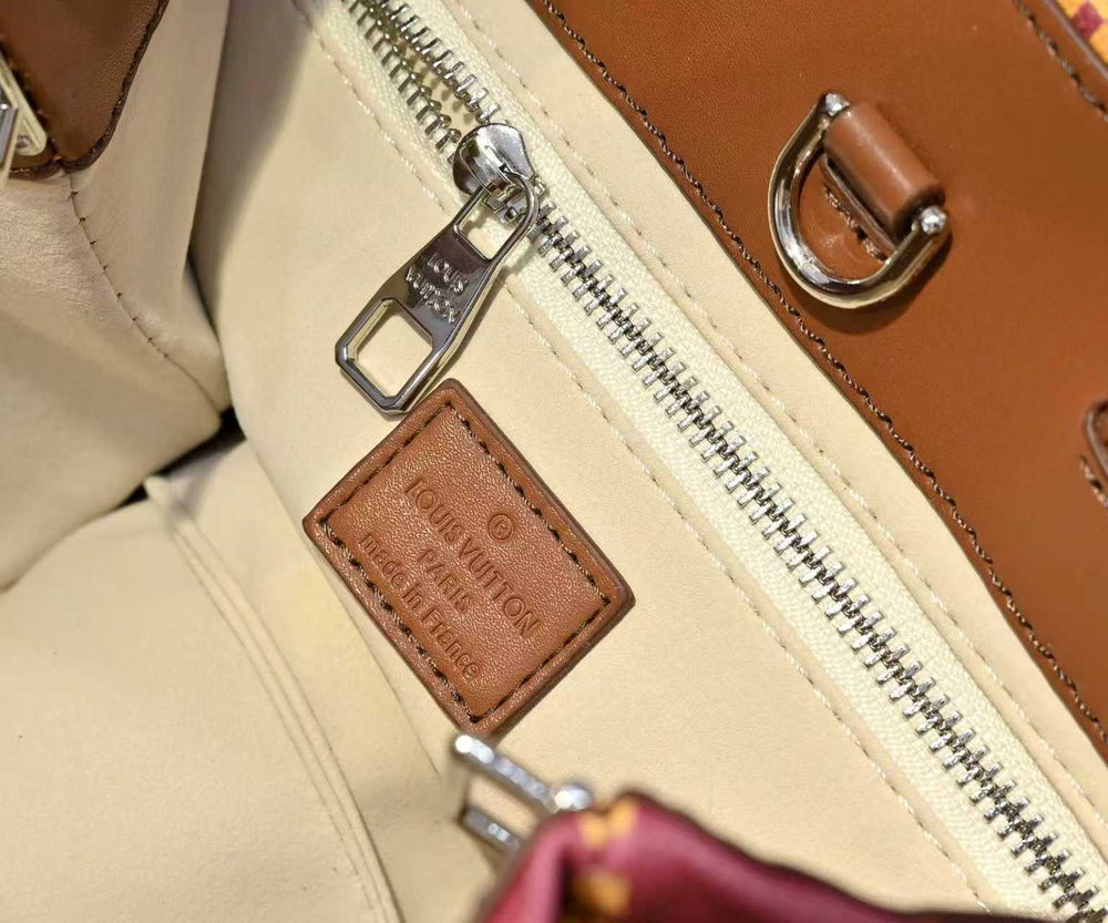 Luxury LV Handbag M13940.1 Luxury LV Handbag M13940.1