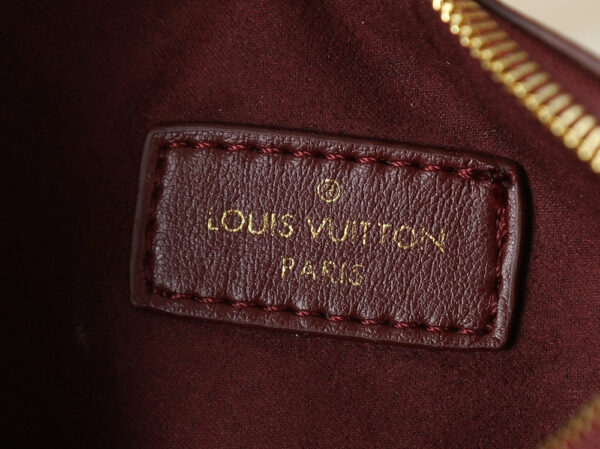 Chic Charm LV Handbag M25525-M25784.1
