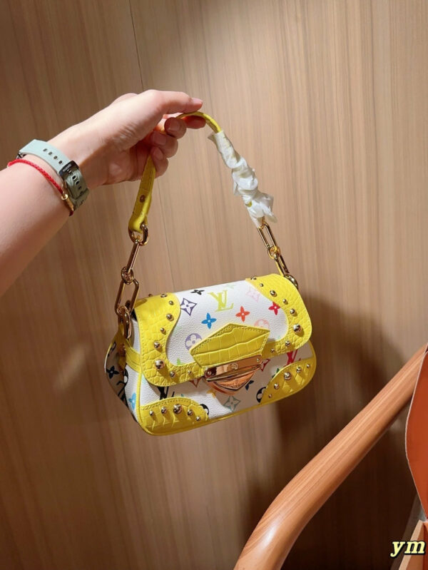 Stylish Fashion Carry Bag L5200