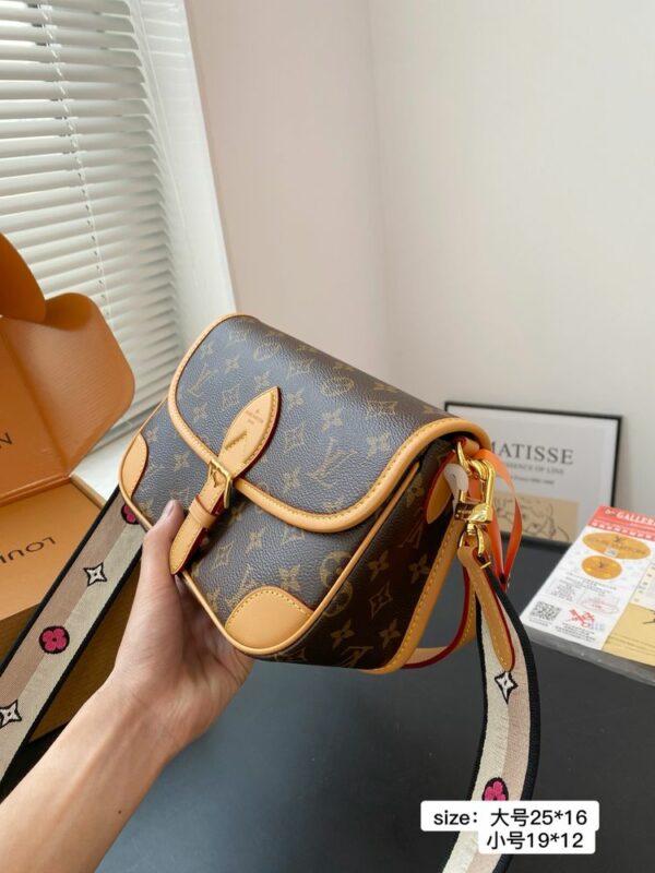 Stylish Fashion Carry Bag L5113