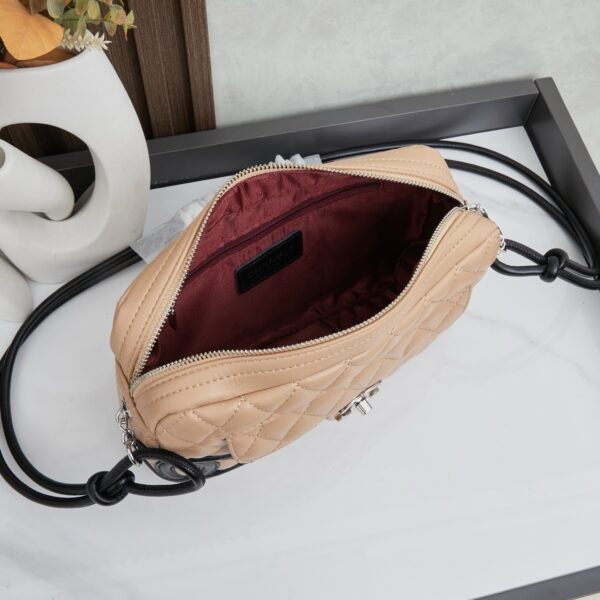 Chic Charm CN Handbag 23116