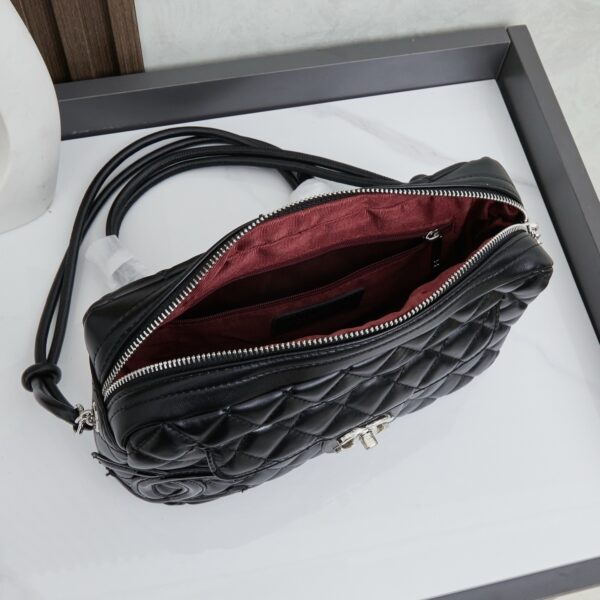 Chic Charm CN Handbag 23116