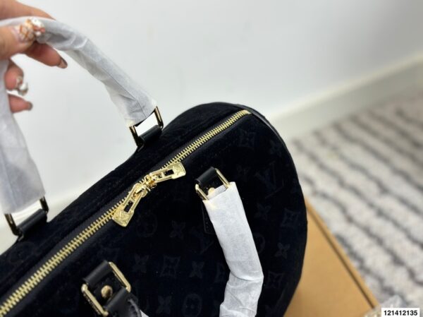 Stylish Fashion Carry LV Handbag LV2511108