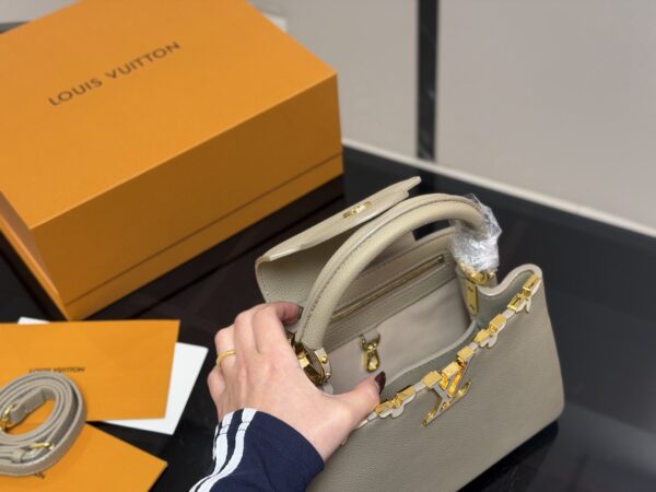 Stylish Fashion Carry LV Handbag 2511093