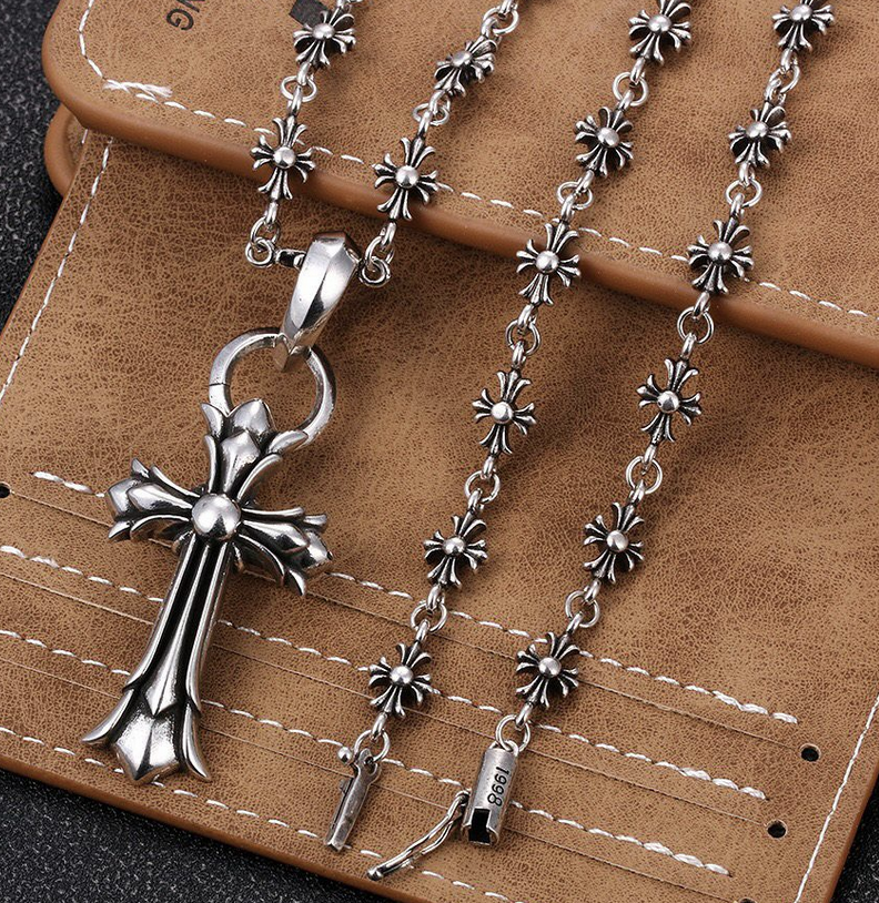 Festive Picks: 4 Christmas Gift Ideas to Elevate Holiday Style 7 jewelry