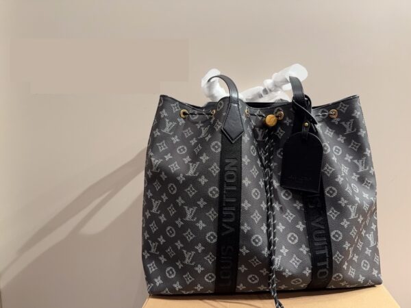 Stylish Fashion Carry LV Handbag LV25112210 Stylish Fashion Carry LV Handbag LV25112210