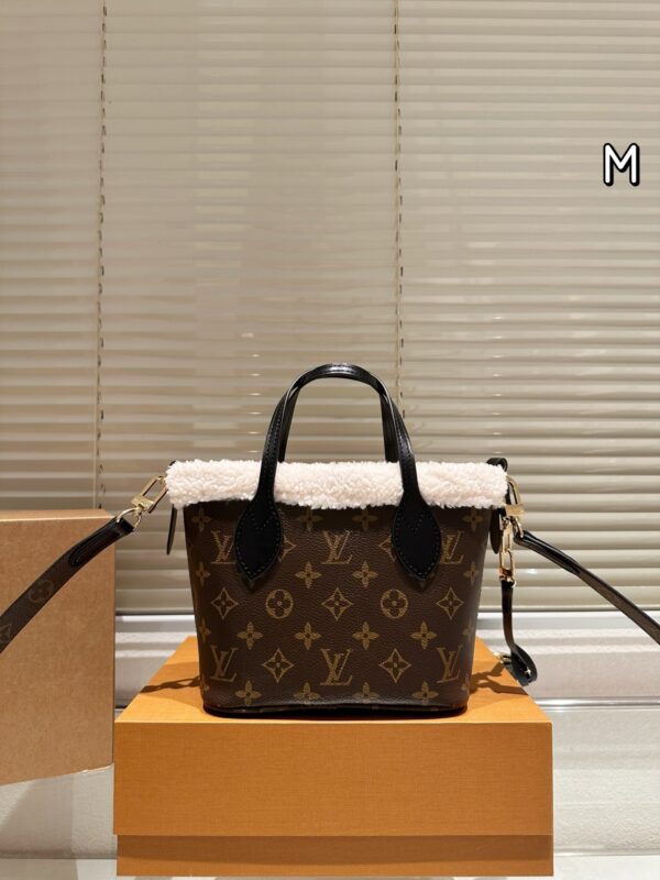 Stylish Fashion Carry LV Handbag LV2511196