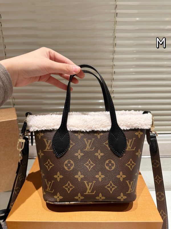 Stylish Fashion Carry LV Handbag LV2511196