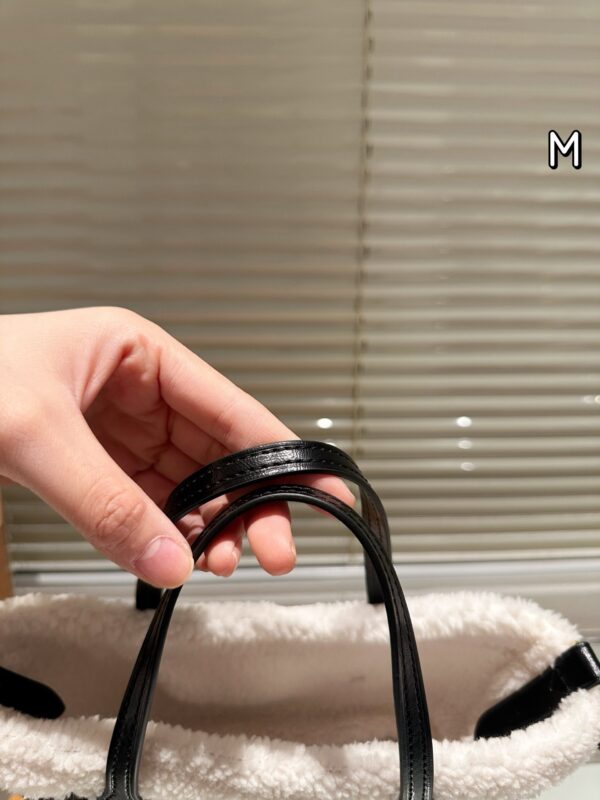 Stylish Fashion Carry LV Handbag LV2511196