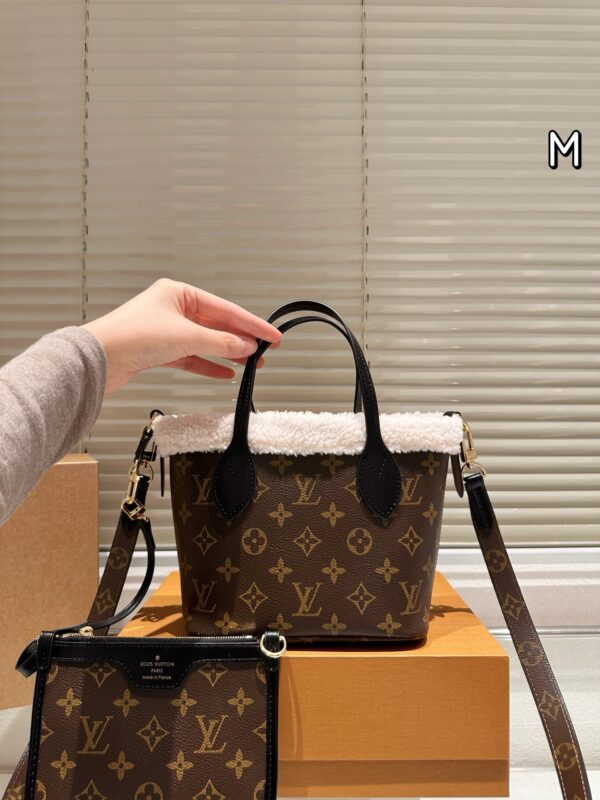 Stylish Fashion Carry LV Handbag LV2511196