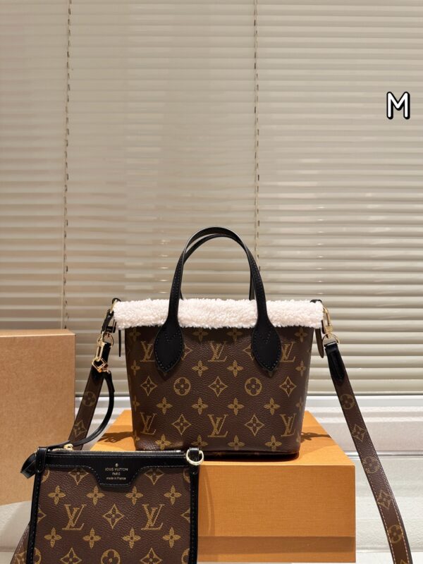 Stylish Fashion Carry LV Handbag LV2511196