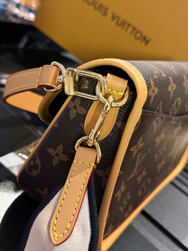 Stylish Fashion Carry Bag L311 Stylish Fashion Carry Bag L311
