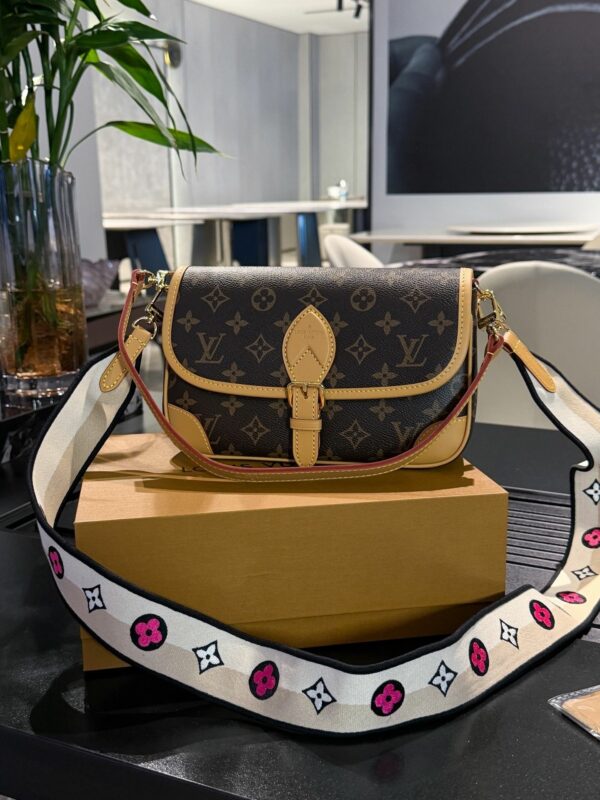 Stylish Fashion Carry Bag L311 Stylish Fashion Carry Bag L311