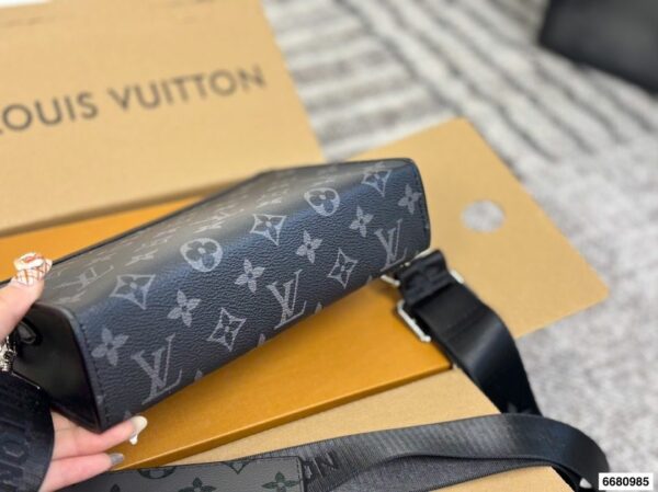 Stylish Fashion Carry LV Handbag LV25111310