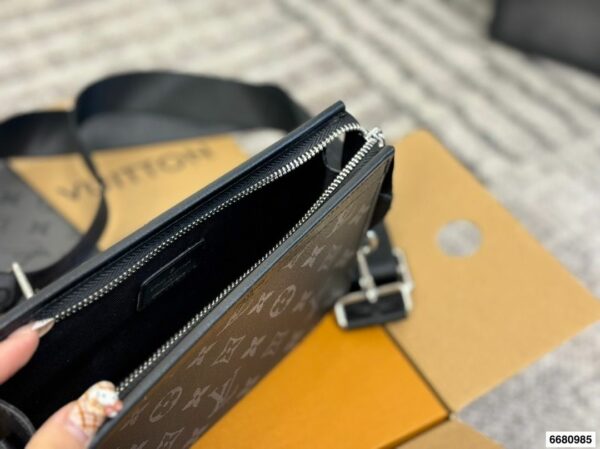 Stylish Fashion Carry LV Handbag LV25111310