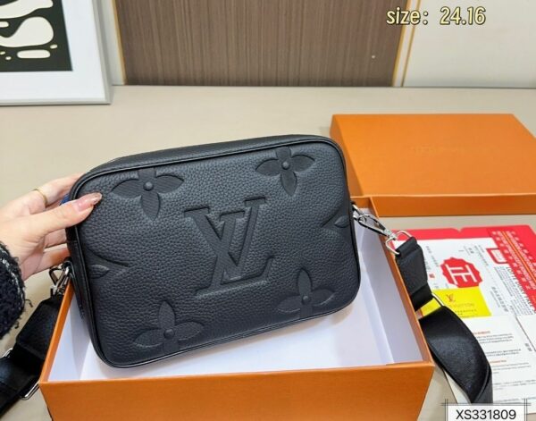Stylish Fashion Carry LV Handbag LV2511137