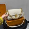 Stylish Fashion Carry LV Handbag LV2511132.1