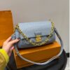 Stylish Fashion Carry LV Handbag LV2511132.1