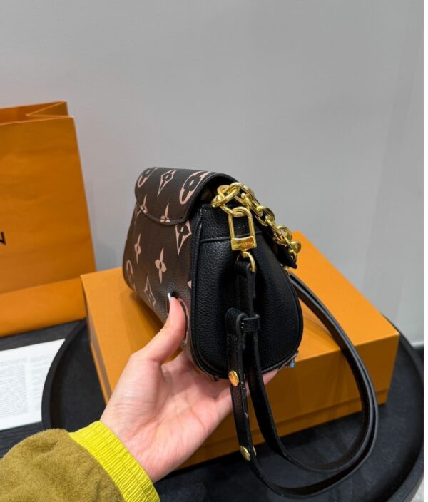 Stylish Fashion Carry LV Handbag LV2511132.1