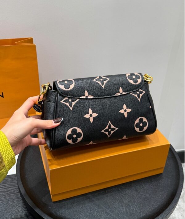 Stylish Fashion Carry LV Handbag LV2511132.1