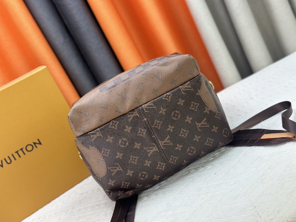 Luxury LV Handbag M26130 Luxury LV Handbag M26130