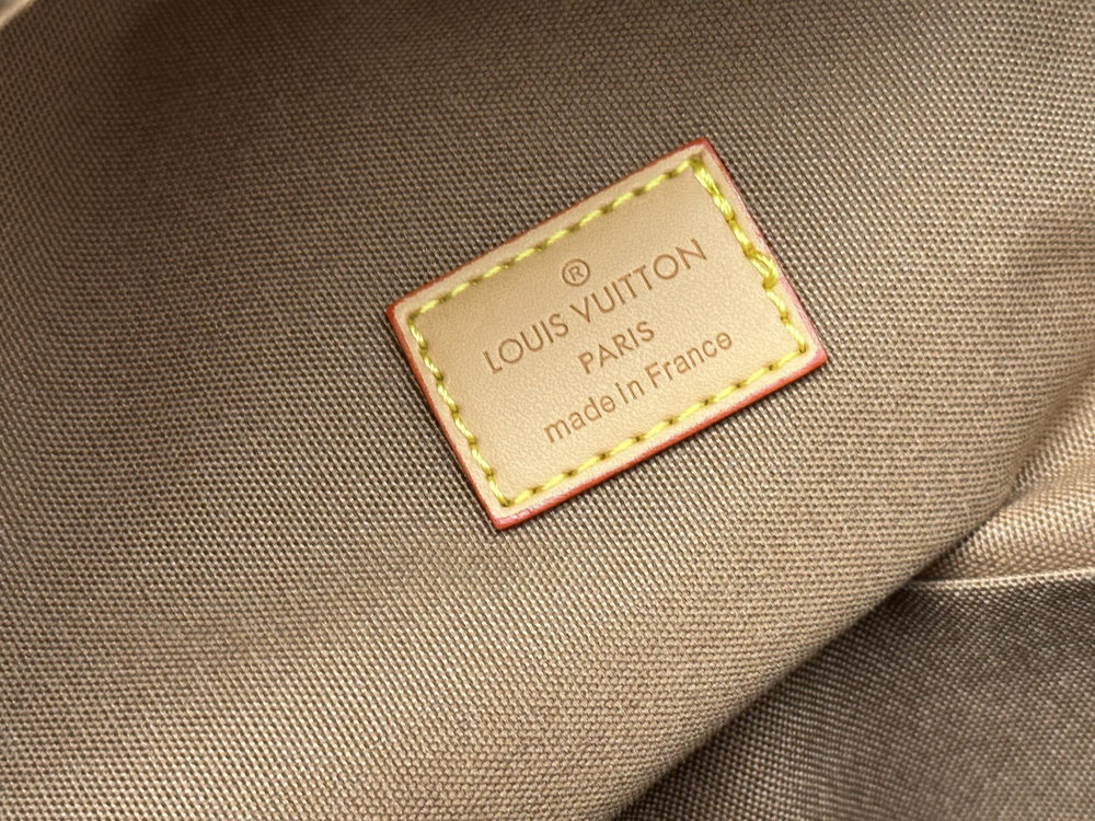 Luxury LV Handbag M26130 Luxury LV Handbag M26130