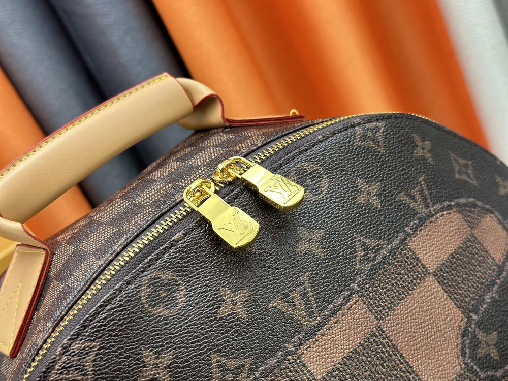 Luxury LV Handbag M26130 Luxury LV Handbag M26130